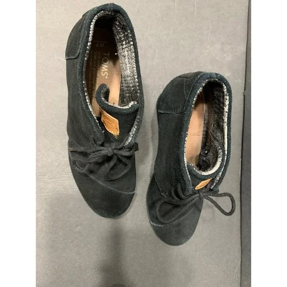 TOMS Black Suede Wedge Ankle Boots sz. 7 - Picture 3 of 8